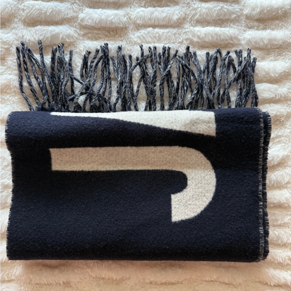 The Jacquemus Scarf